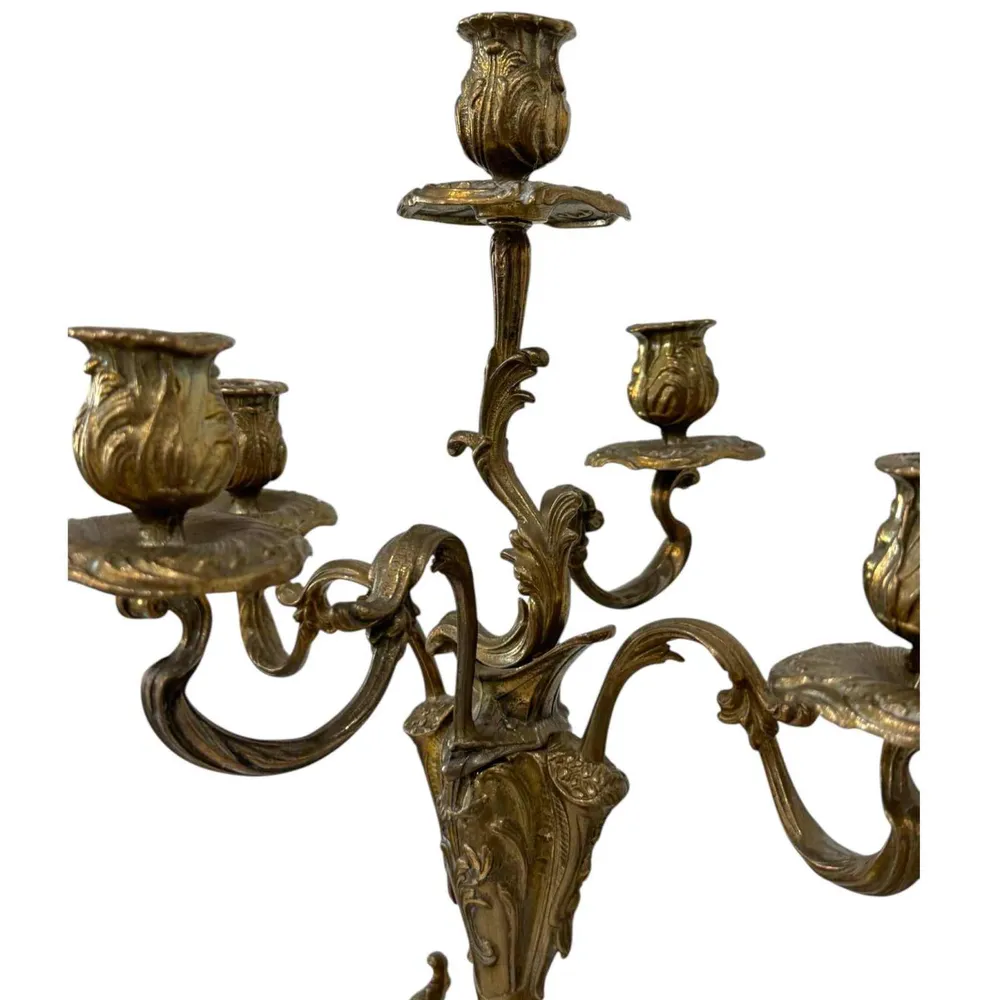 Candelabro antiguo de bronce dorado Curated Home Decor