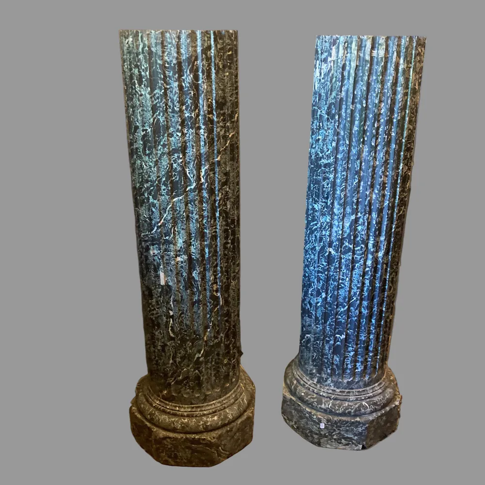 Par de columnas marmoleadas negras y verdes | Scagliole siglo XIX