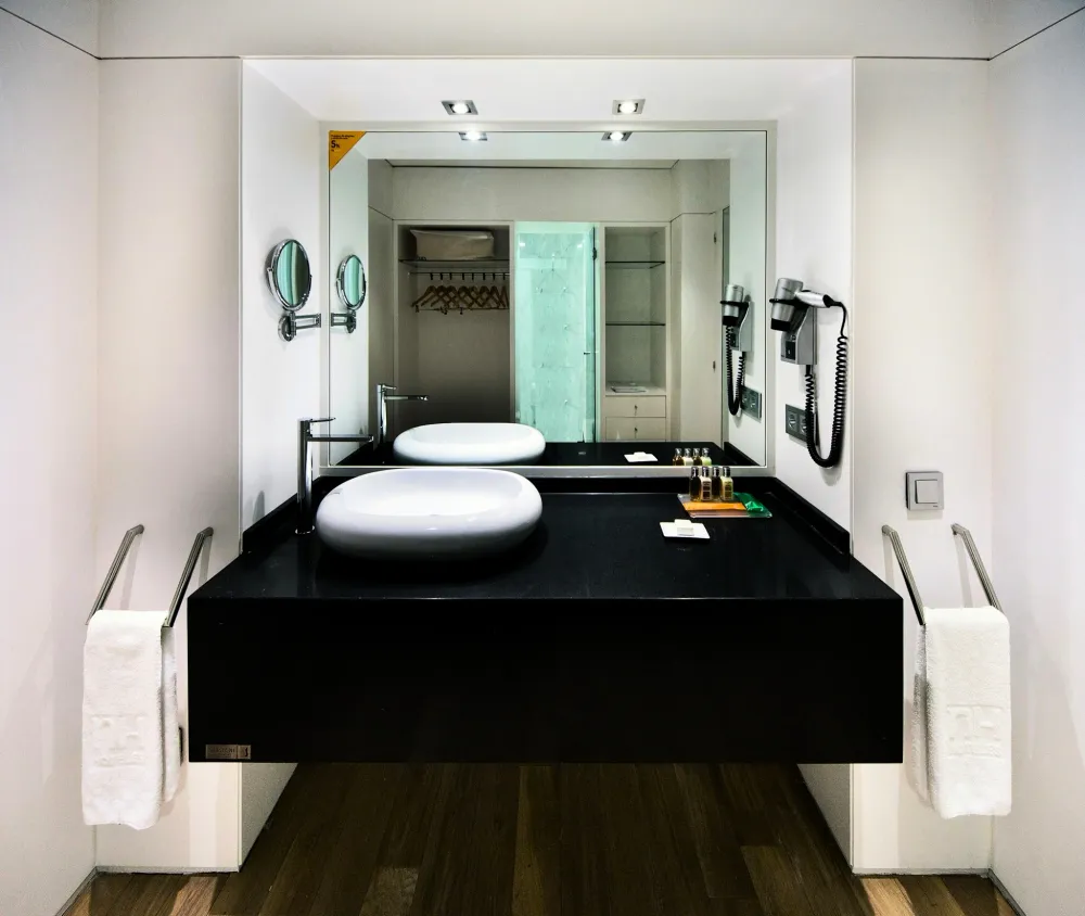 Pure Black Vive Home Design