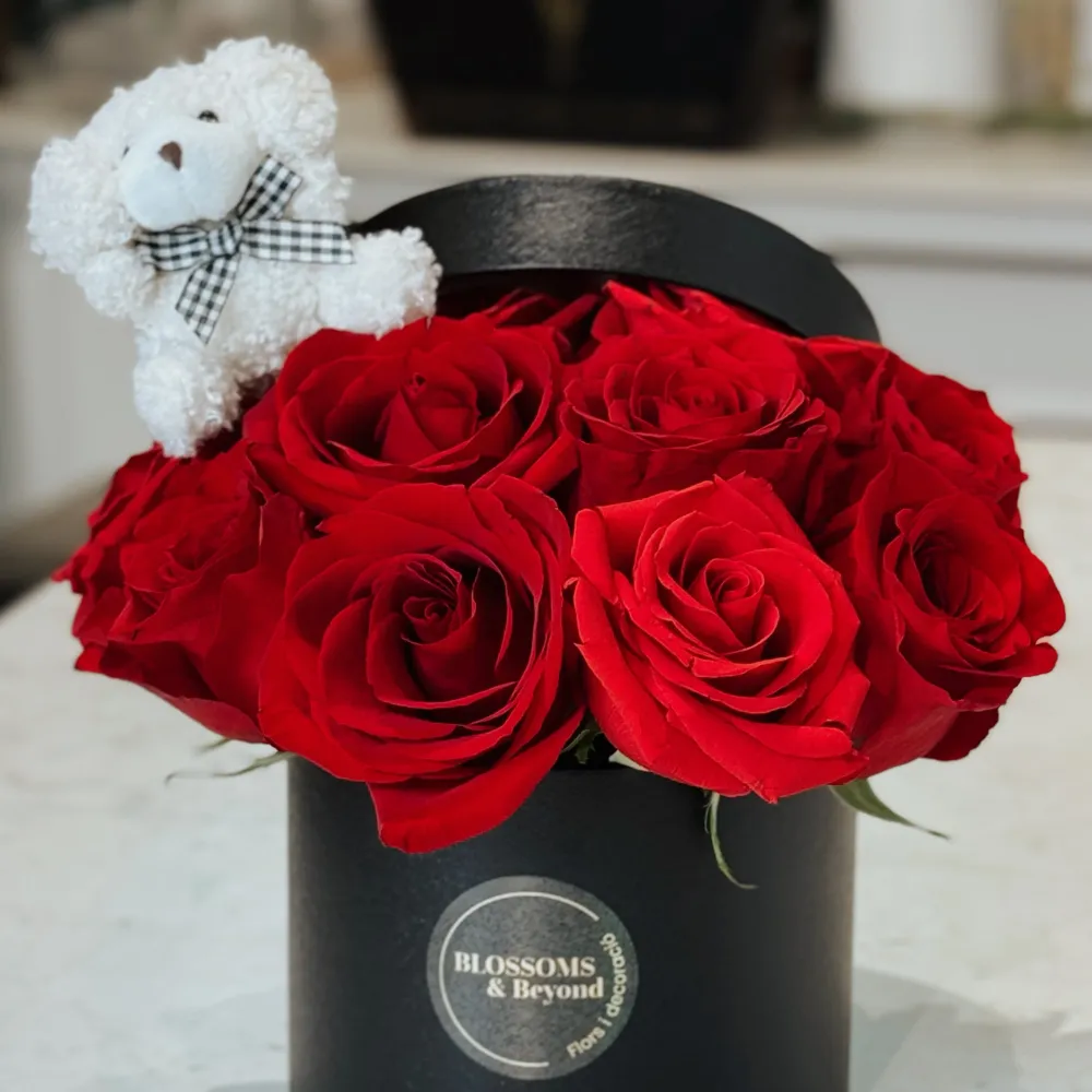 Love Sent – 12 Rosas Rojas & Teddy Bear Blossoms & Beyond