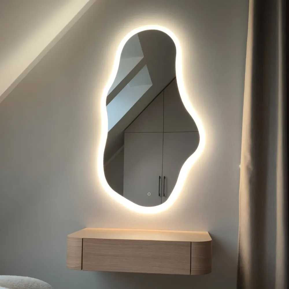 Espejo LED con forma de nube y luz frontal