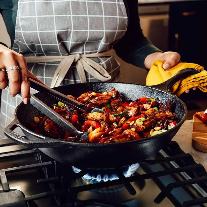 Wok con mango para saltear Lodge